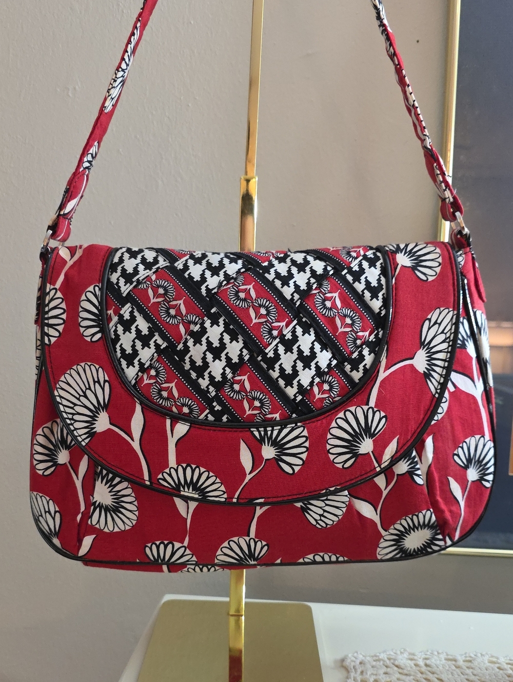 Vera Bradley Deco Daisy Shoulder Bag Red White Medium Cotton